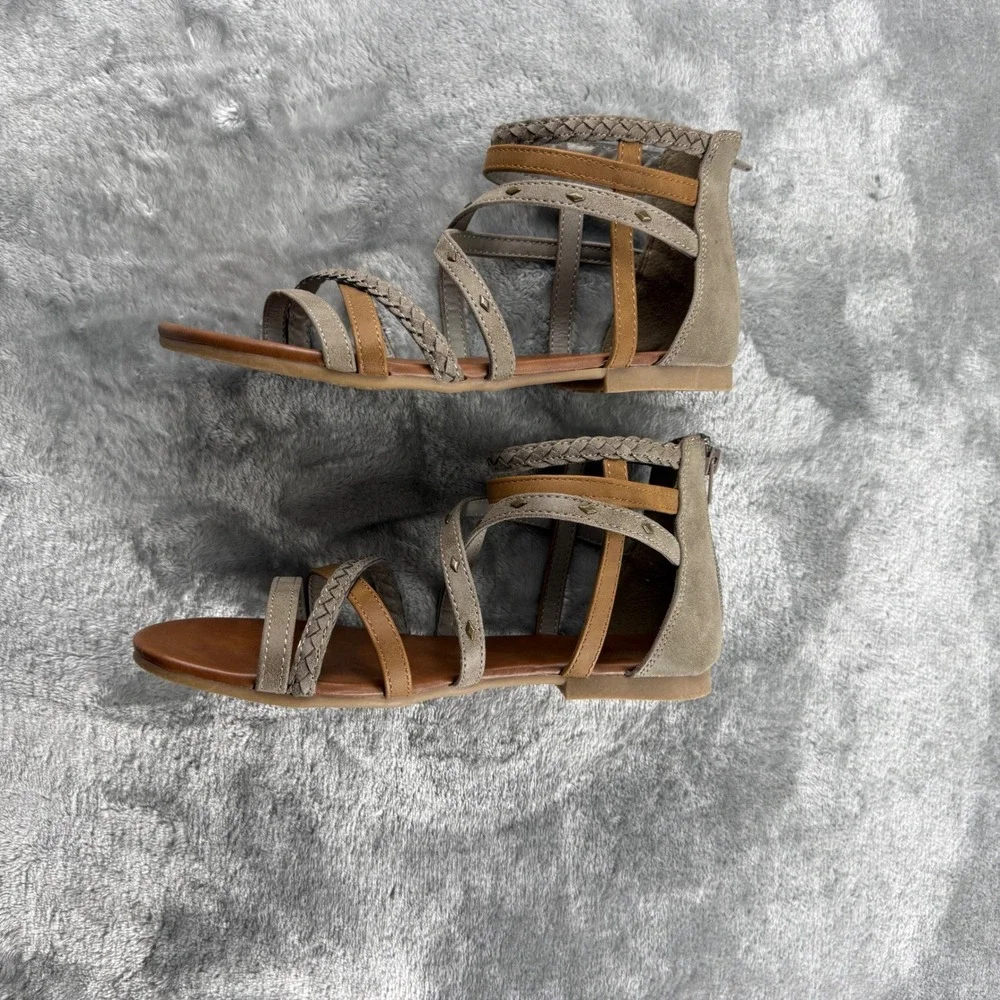 Maurices Poppie Gladiator Sandals Womens 8.5 Taupe Tan Braided Studded Flat Boho